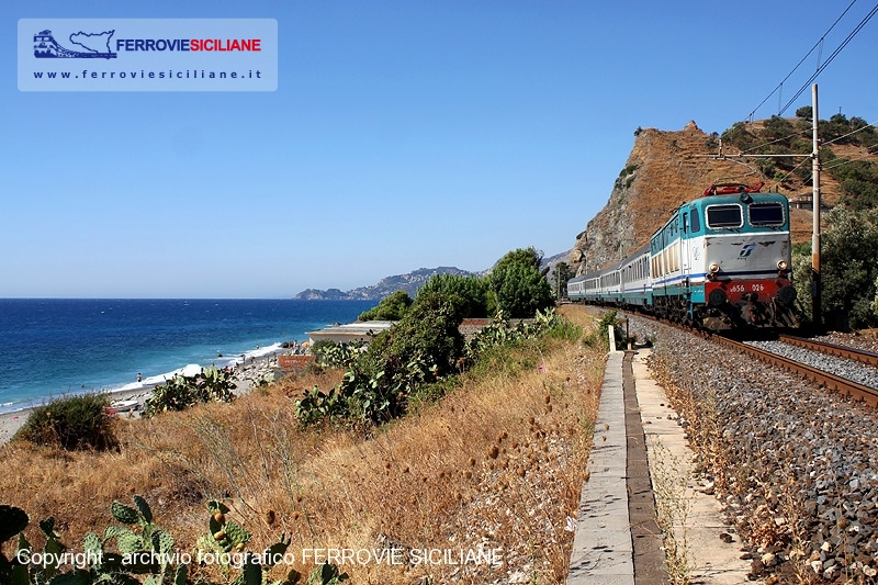 Il treno e il mare di Forza d’Agrò