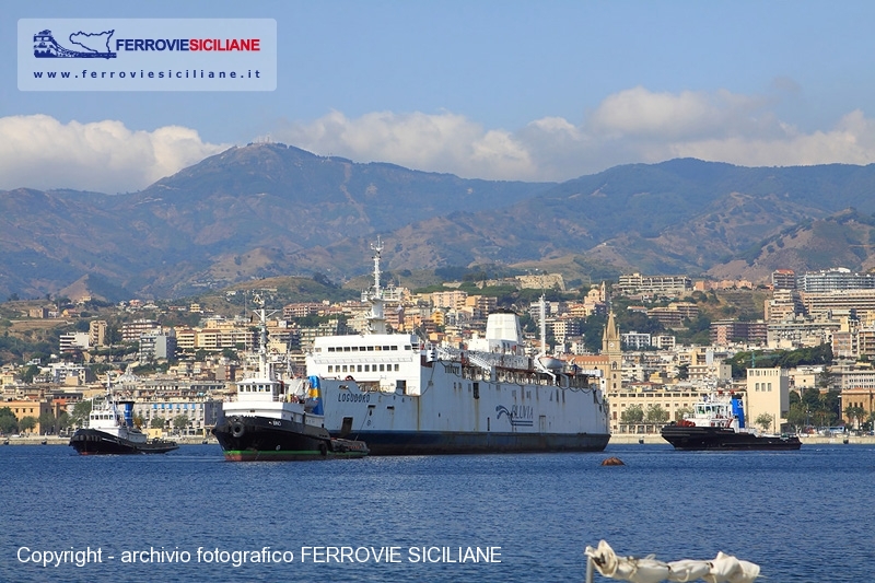 Arriva nello Stretto di Messina la nave Logudoro