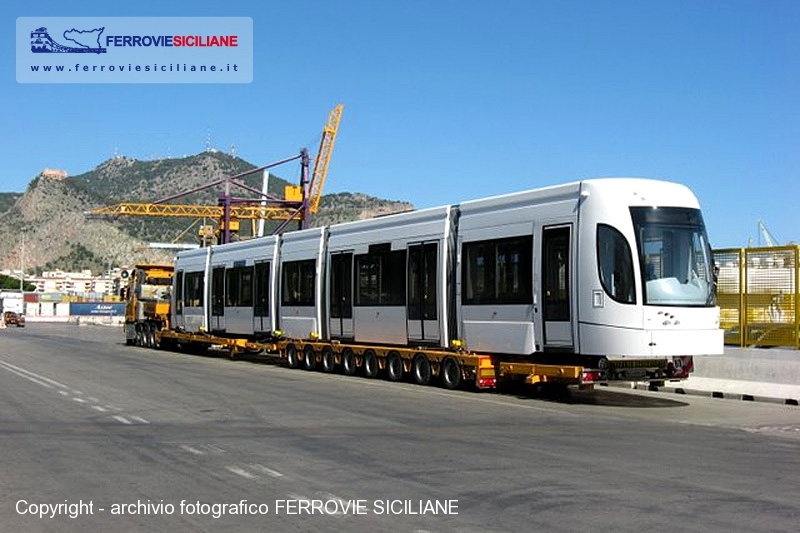 Trasporto eccezionale per il tram di Palermo