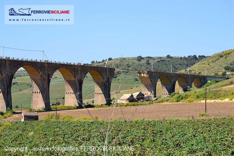 Collassa un ponte sulla ferrovia Catania – Gela