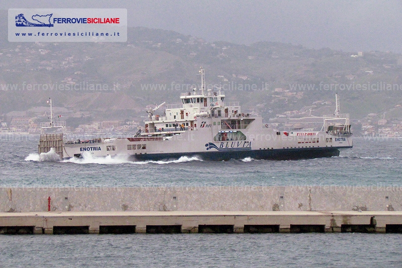 Vento di scirocco nello Stretto di Messina