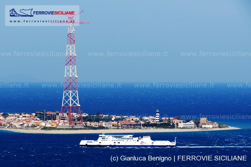 Arriva nello Stretto la nave Messina