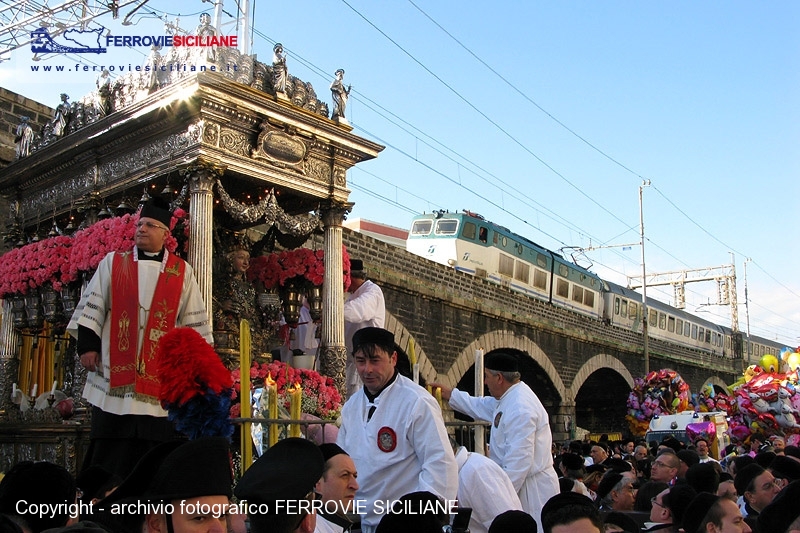 Il fercolo di Sant’Agata e l’IC 722