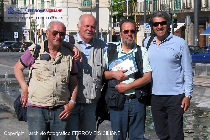 Ferrovie Siciliane incontra tre amici impegnati in tour fotografico ferroviario in Sicilia